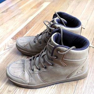 Mens Tan boot high tops size 8